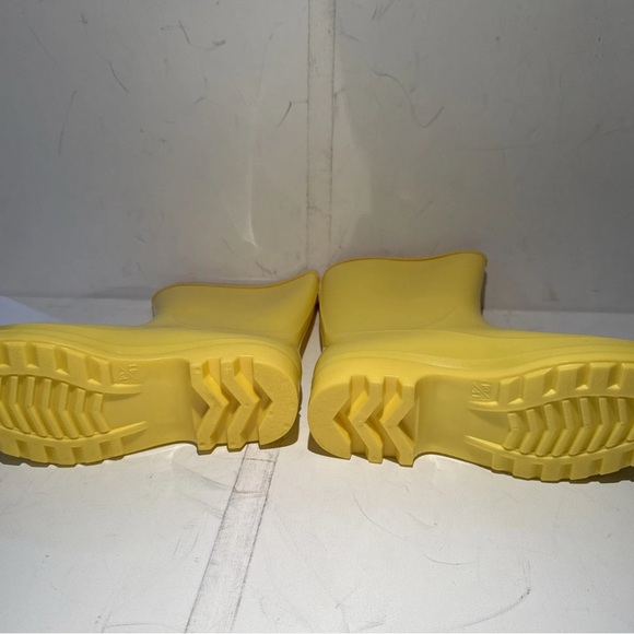 Hisea Yellow Mid-Calf Waterproof Rain Boots – Women’s Size 10 Rubber Rain Boots - Picture 5 of 15